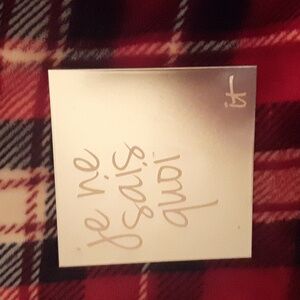 NWOT IT cosmetics je ne sais quoi complexion perfection face palette